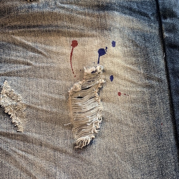 Distressed jeans - Picture 8 of 13